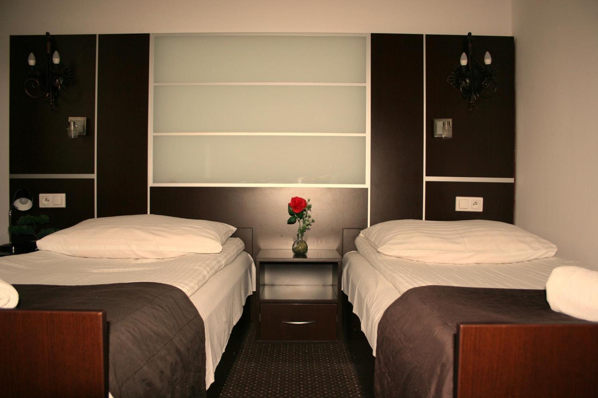 Hotel Junior 2 Cracovia Esterno foto